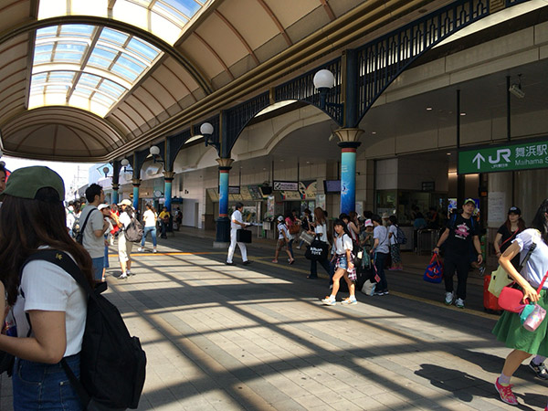 舞浜駅前