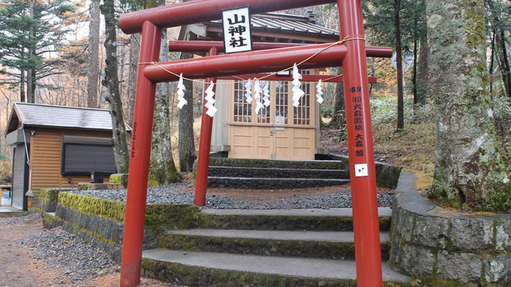新屋山神社のお伺い石チャレンジと、不思議なところにある奥宮