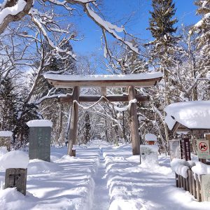 雪に包まれた戸隠神社奥社へ